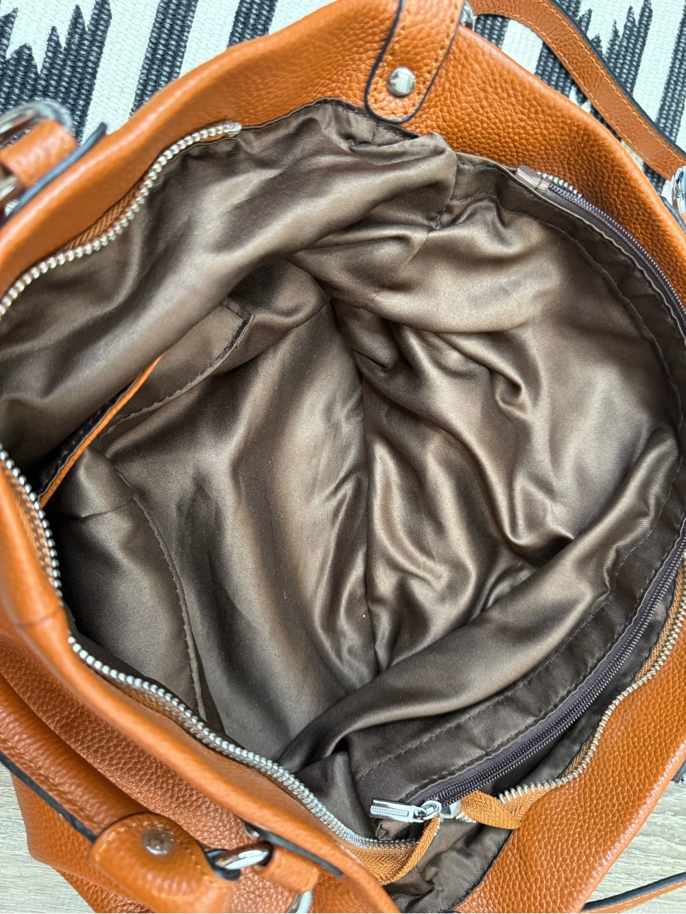 Kattee Leather Pebbled Leather Shoulder Hobo Bag - Picture 9 of 10